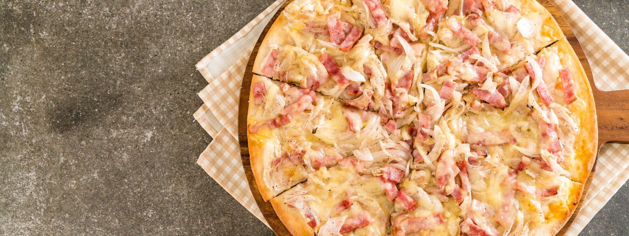 Qu&#8217;est-ce que la tarte flambée alsacienne ? Sainte-Marie-aux-Mines