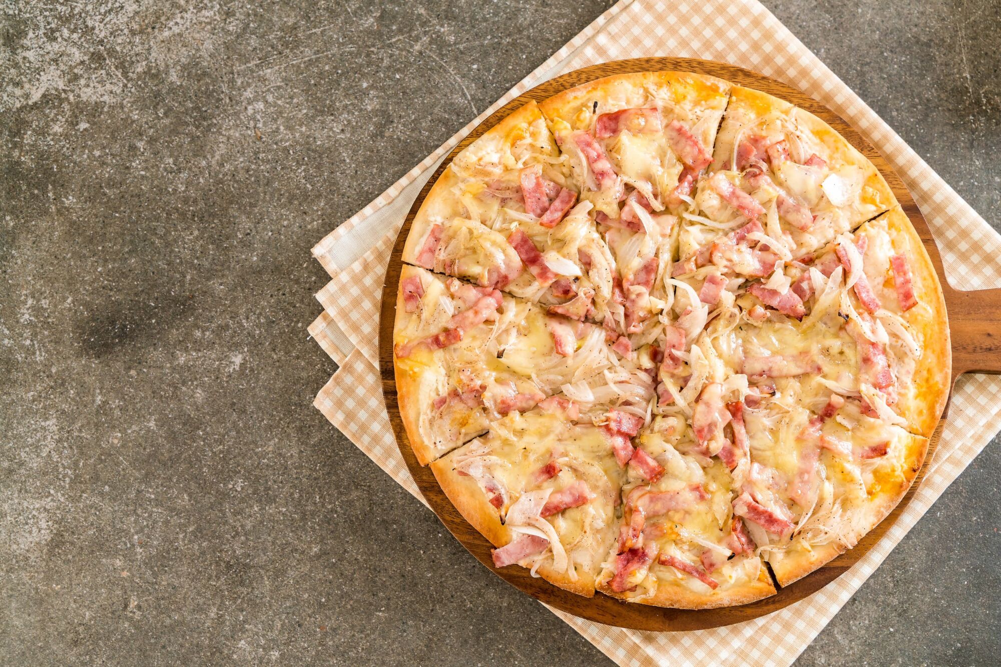 Qu&#8217;est-ce que la tarte flambée alsacienne ? Sainte-Marie-aux-Mines